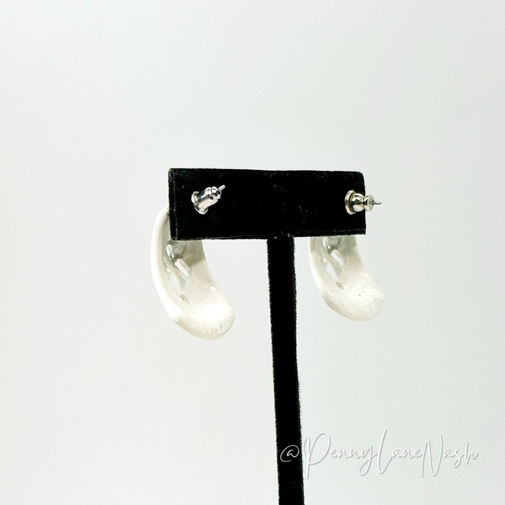 Vintage Oblong with Cut Out Push Back Earrings - Picture 6 of 6
